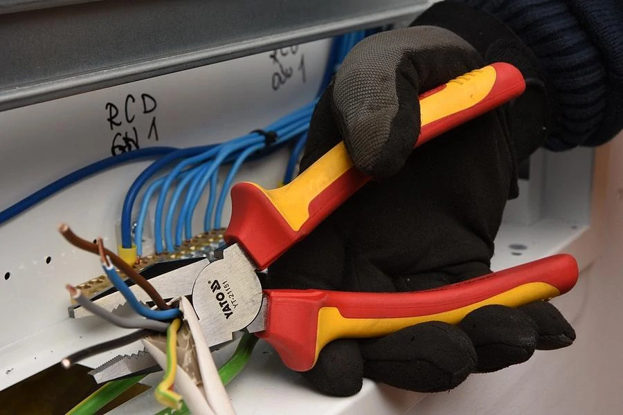 YATO YT-21151, Kleště kombinované 160mm VDE (1000V)