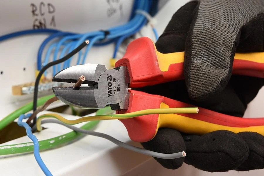 YATO YT-21159, Kleště štípací boční 180mm VDE (1000V)