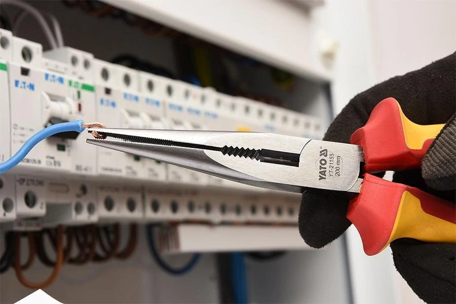 YATO YT-21155, Kleště prodloužené rovné 200mm VDE (1000V)